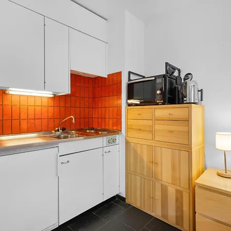 Emeraudes 403 Pres De La Telecabine A *