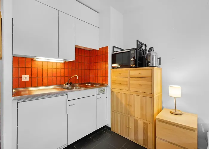 Emeraudes 403 Pres De La Telecabine A *