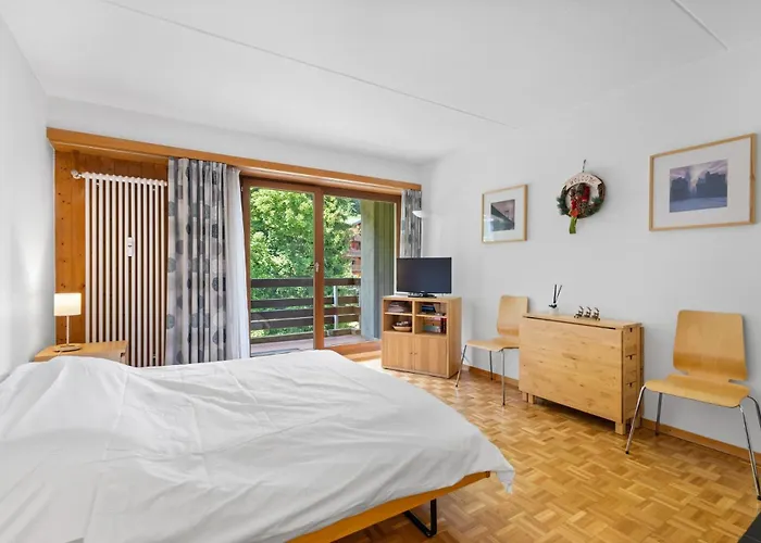 Emeraudes 403 Pres De La Telecabine A